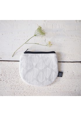 Peňaženka - biele listy na sivej